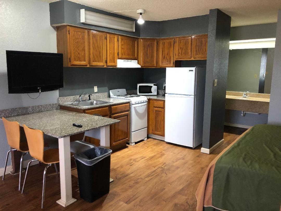 Americas Best Value Inn Yukon Ngoại thất bức ảnh